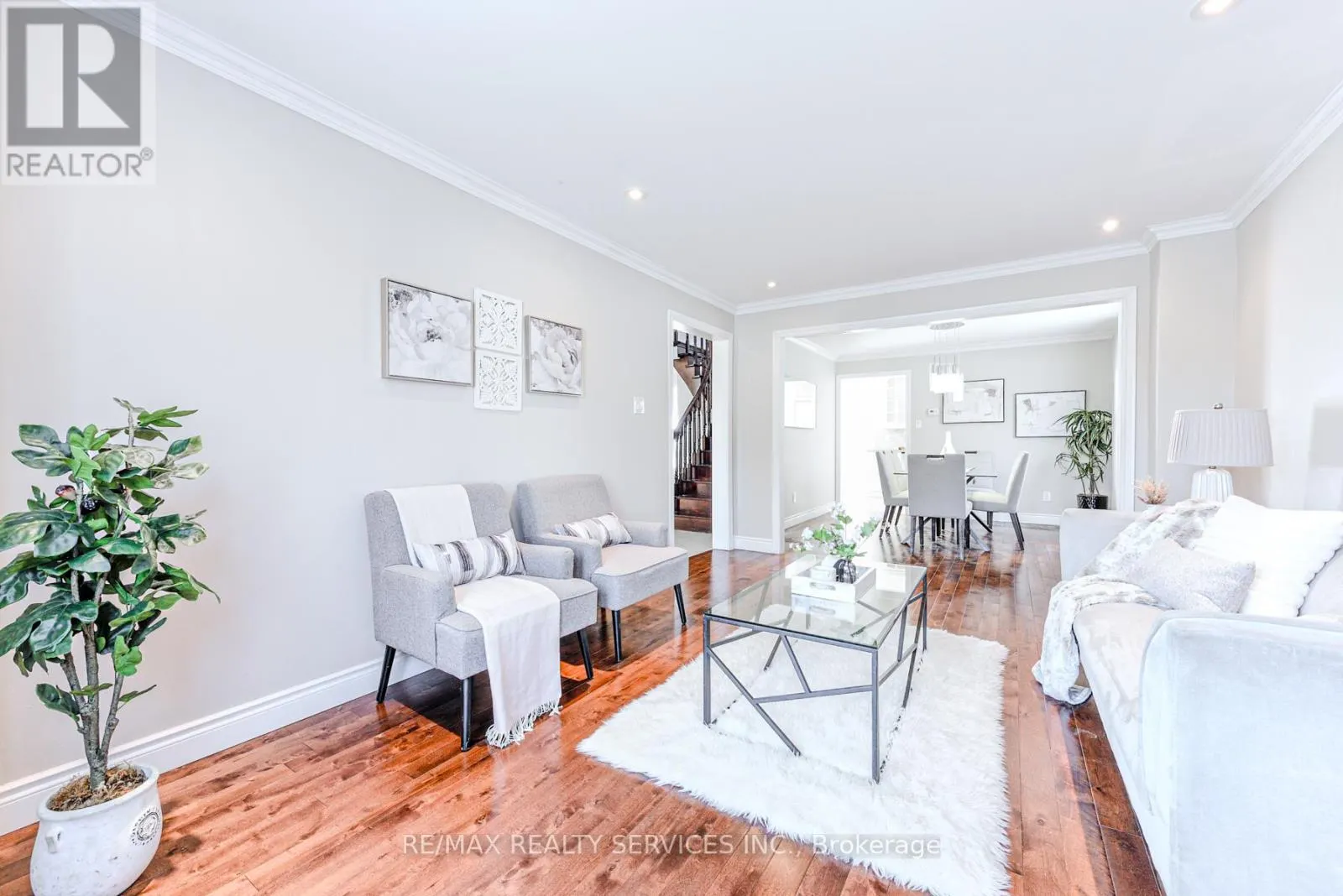 10 ST MARK PLACE