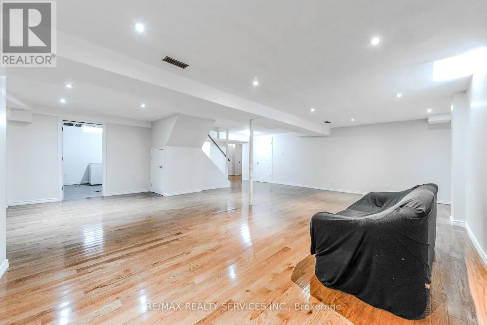 10 ST MARK PLACE