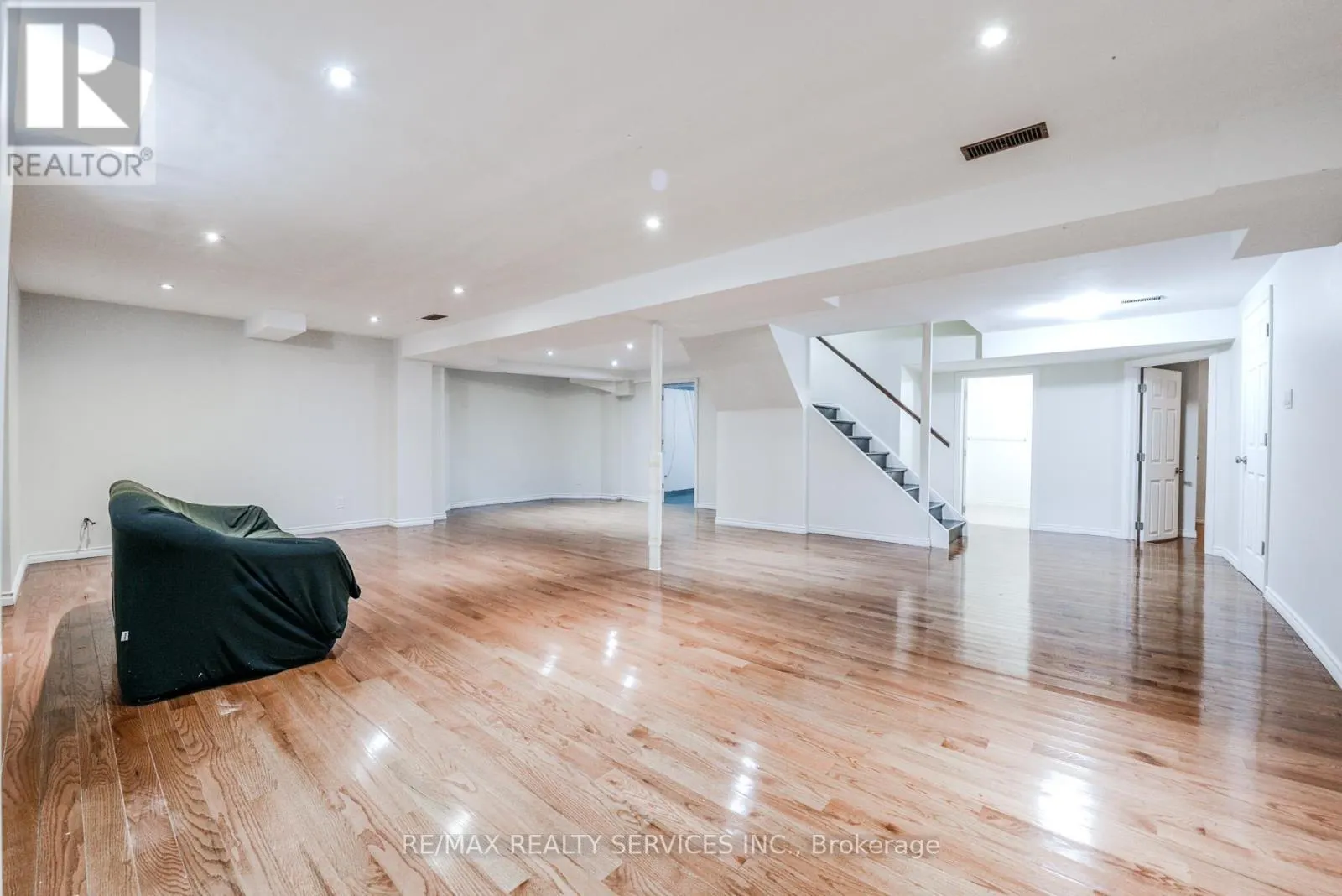 10 ST MARK PLACE