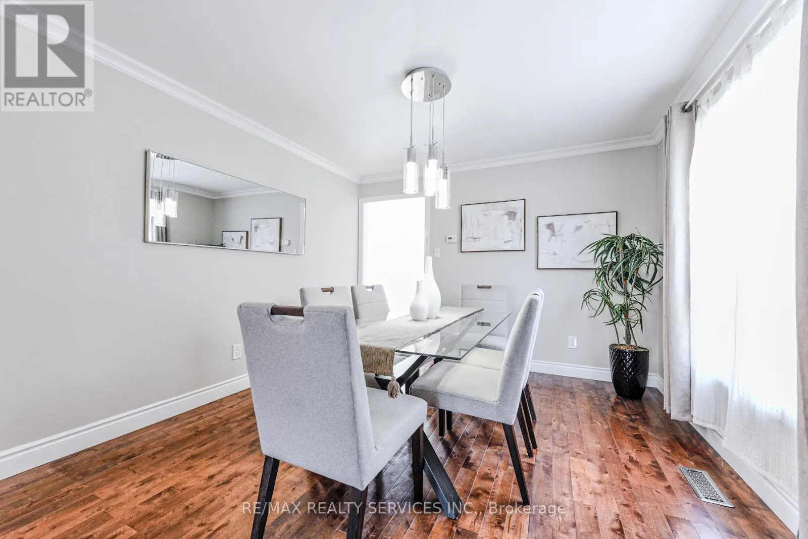 10 ST MARK PLACE
