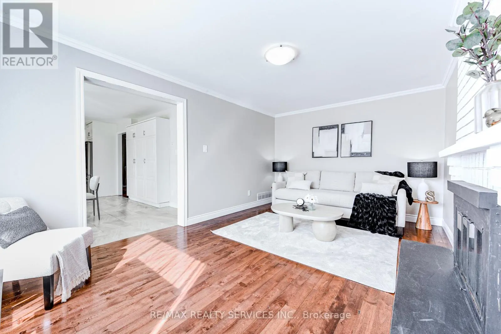 10 ST MARK PLACE