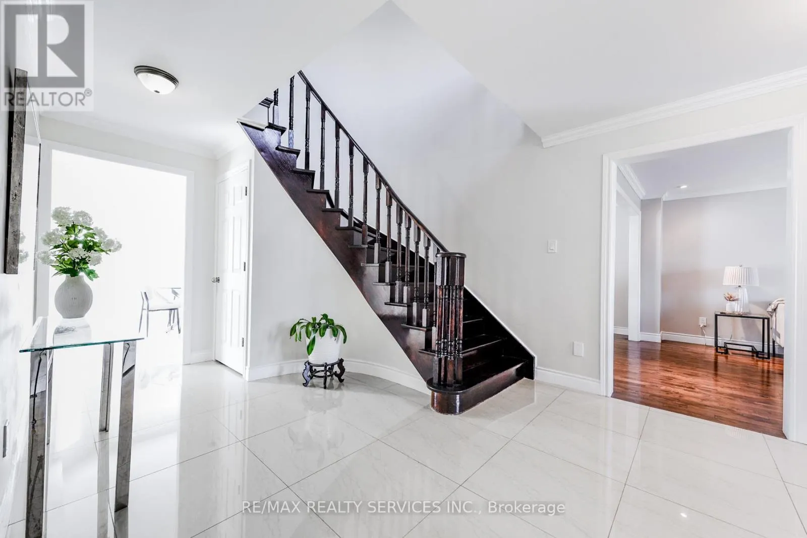10 ST MARK PLACE