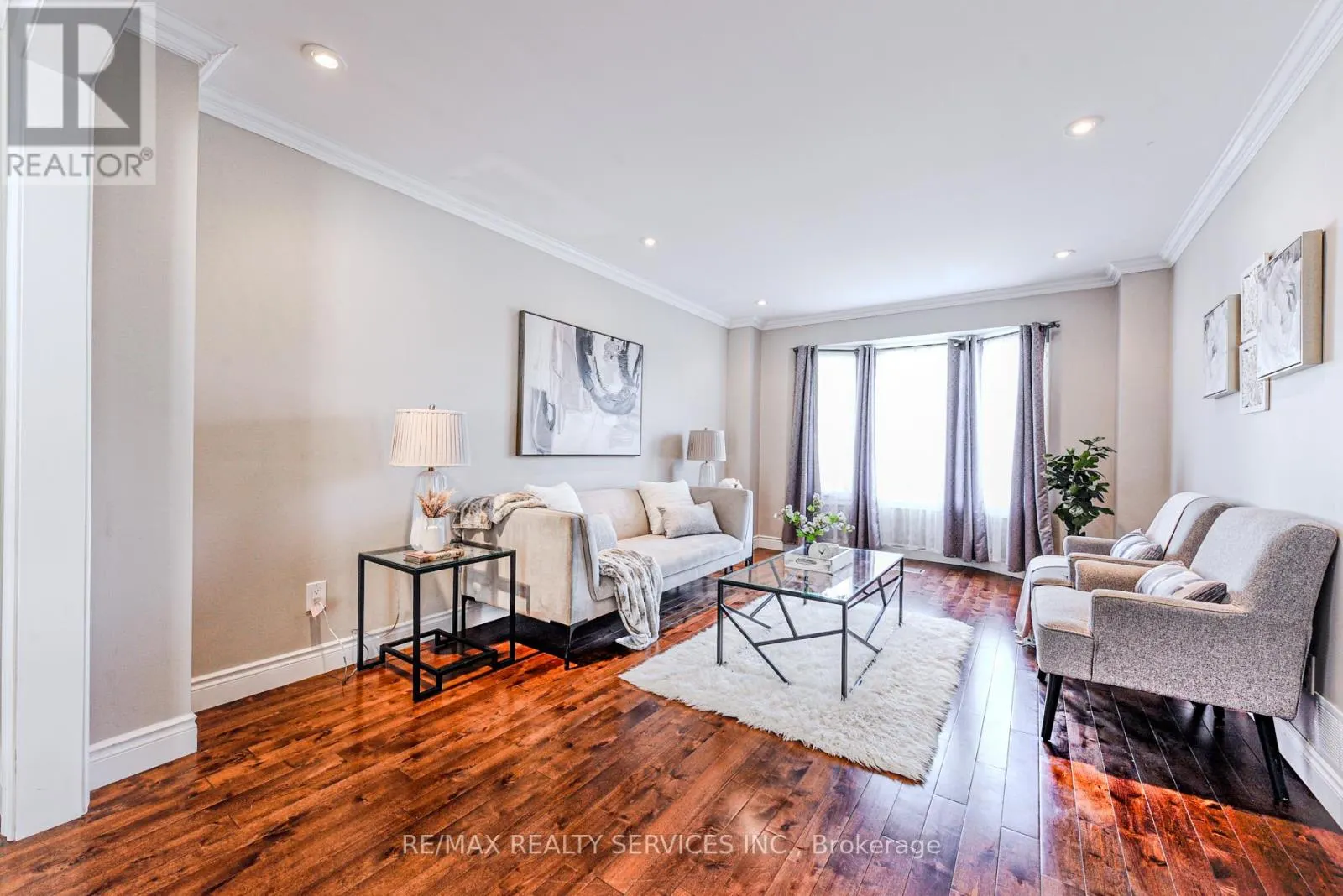 10 ST MARK PLACE