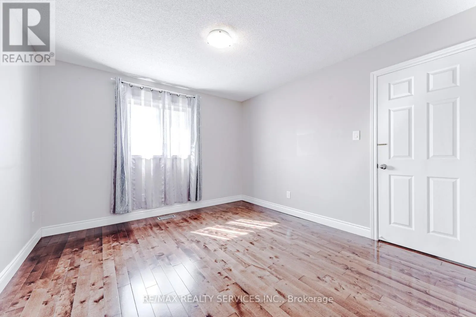10 ST MARK PLACE
