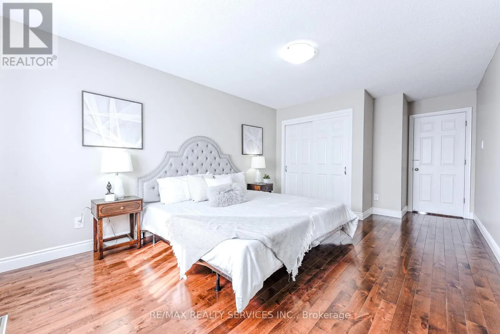 10 ST MARK PLACE