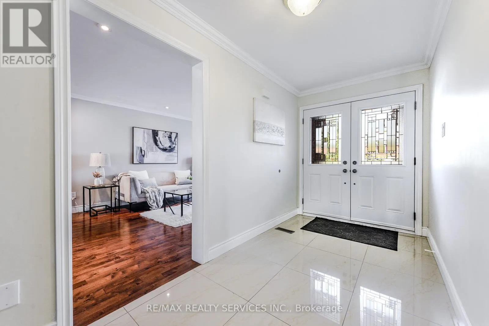 10 ST MARK PLACE