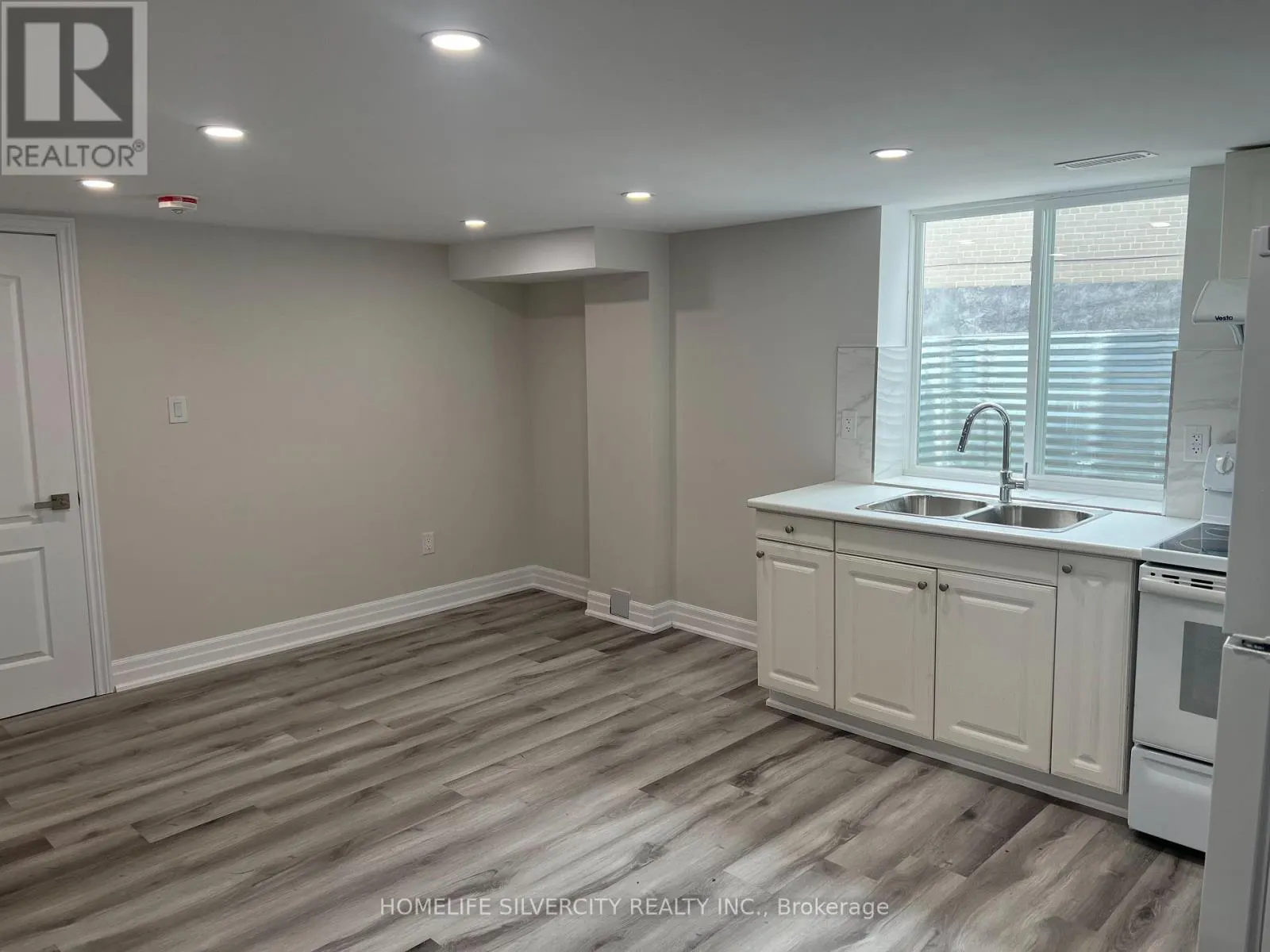 2 UNIT - 6 LAMELLA ROAD