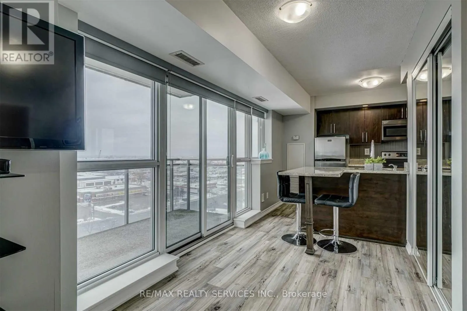 1201 - 215 QUEEN STREET E