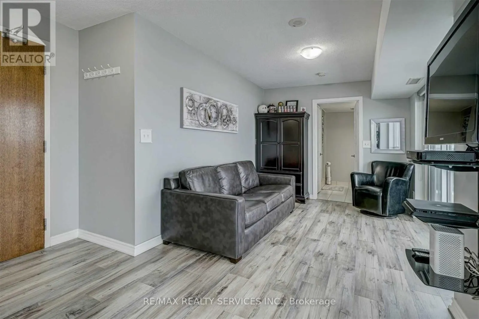 1201 - 215 QUEEN STREET E