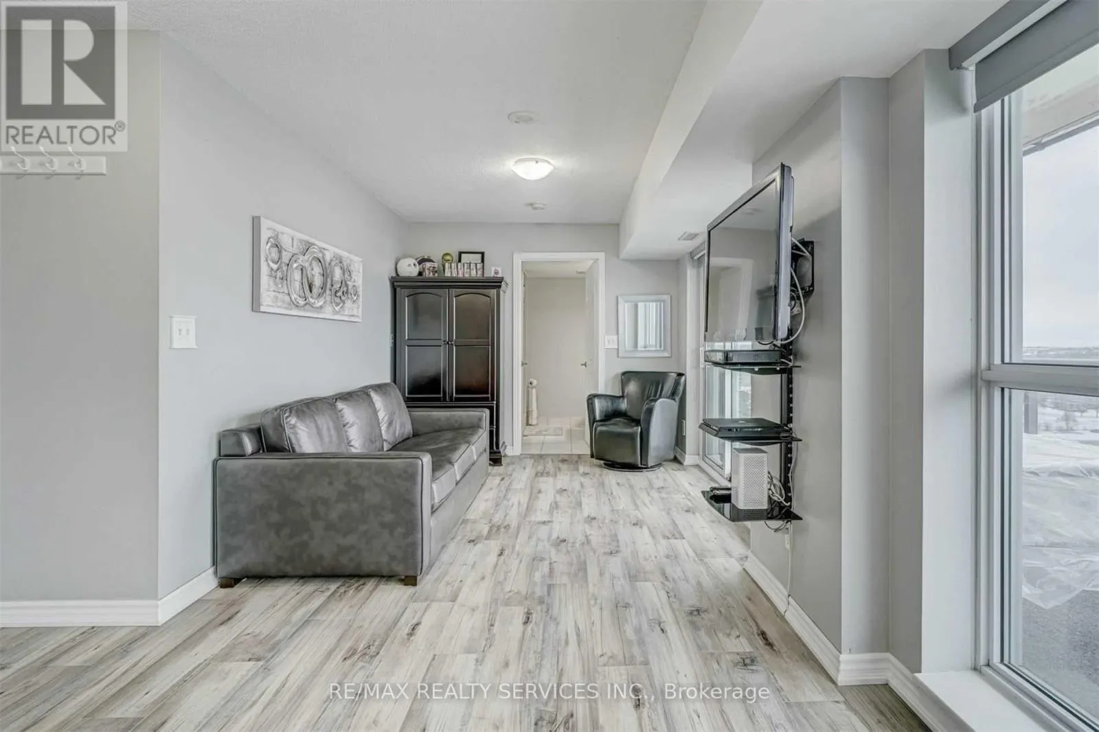 1201 - 215 QUEEN STREET E