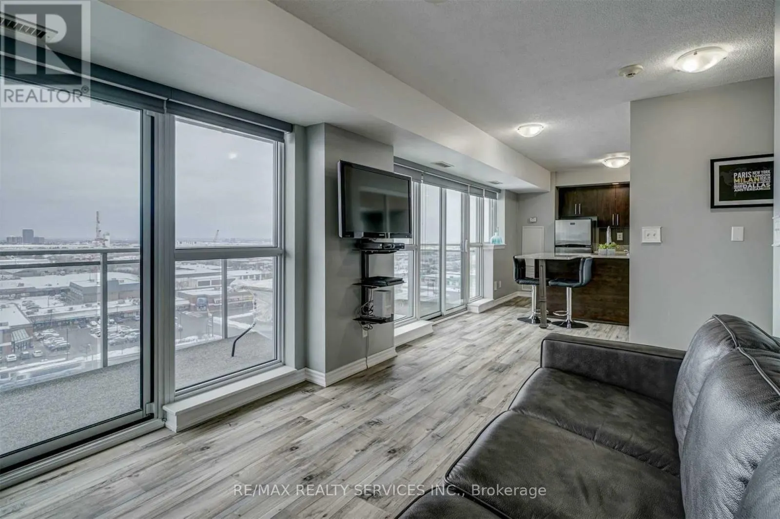 1201 - 215 QUEEN STREET E