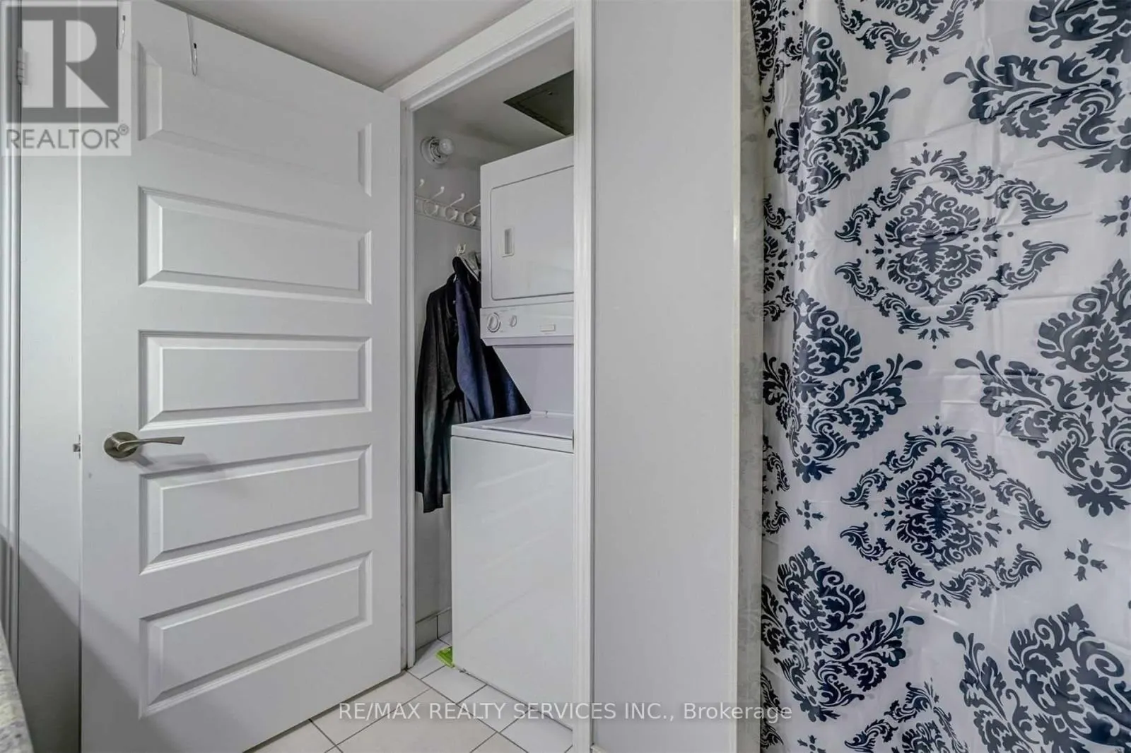 1201 - 215 QUEEN STREET E