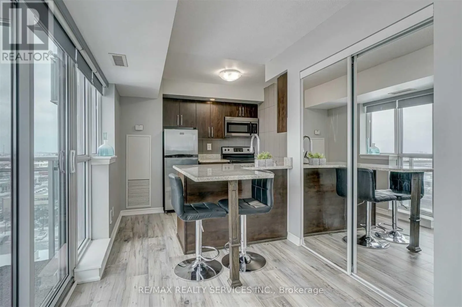 1201 - 215 QUEEN STREET E