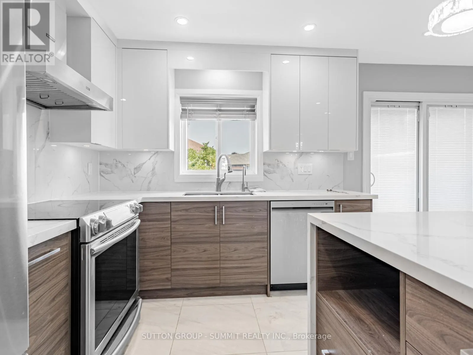 UPPER - 5453 PALMERSTON CRESCENT