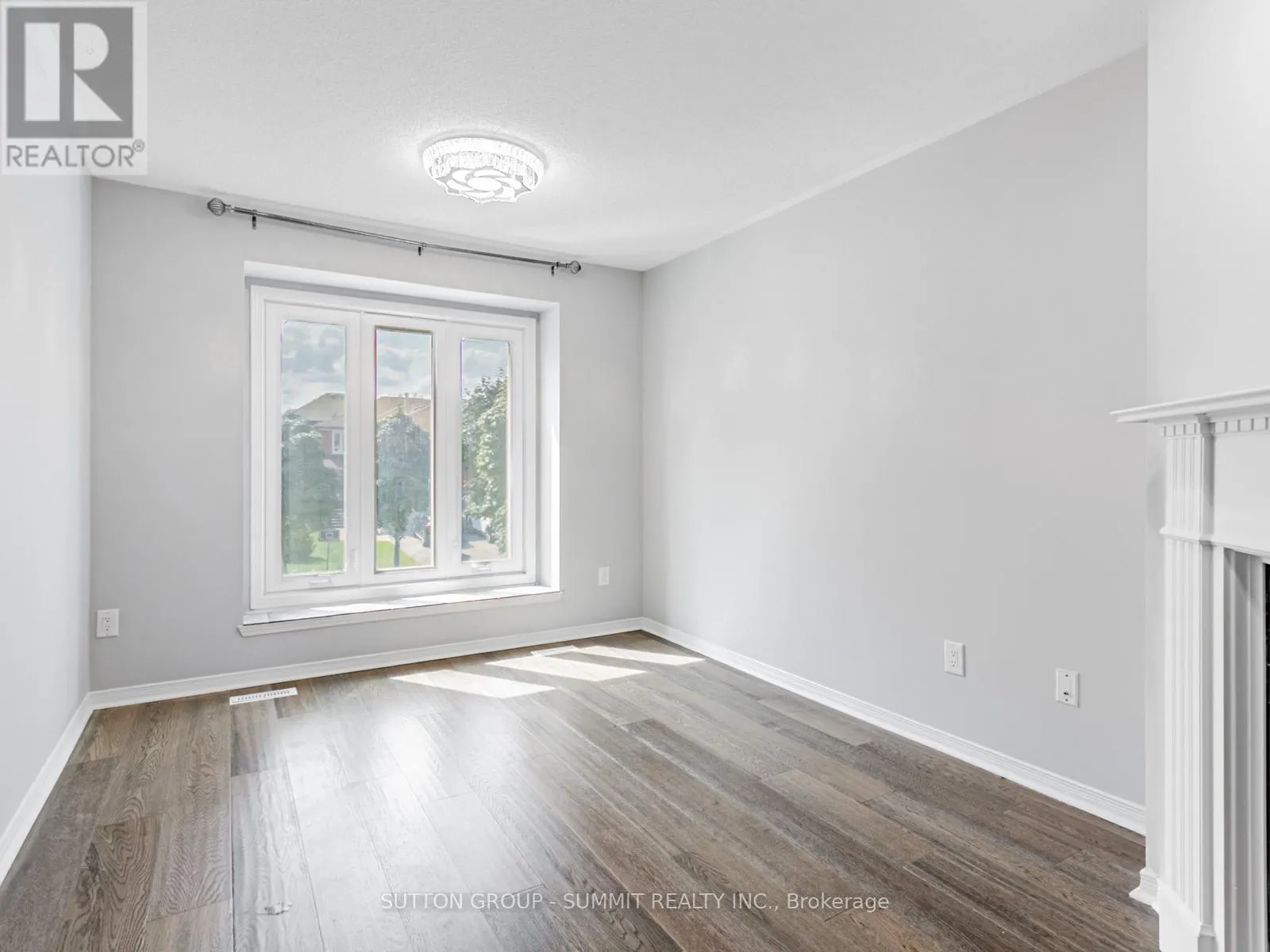 UPPER - 5453 PALMERSTON CRESCENT