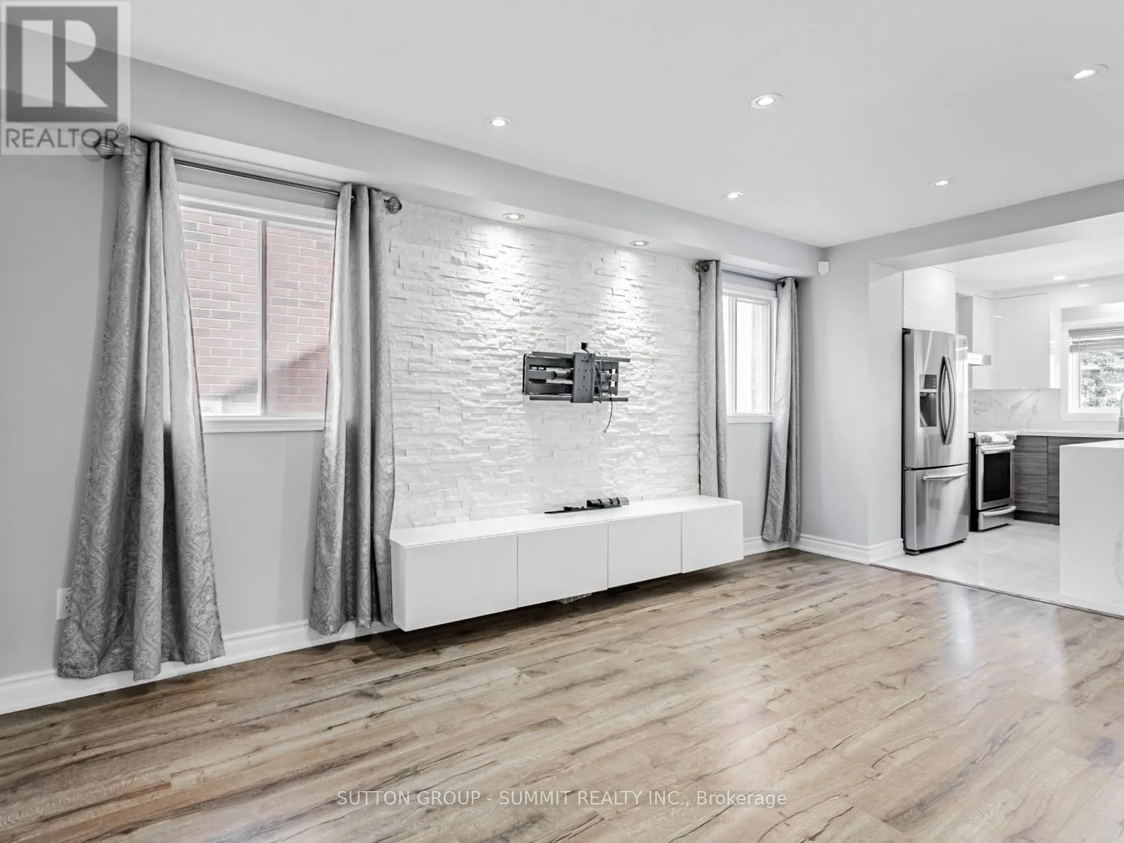 UPPER - 5453 PALMERSTON CRESCENT