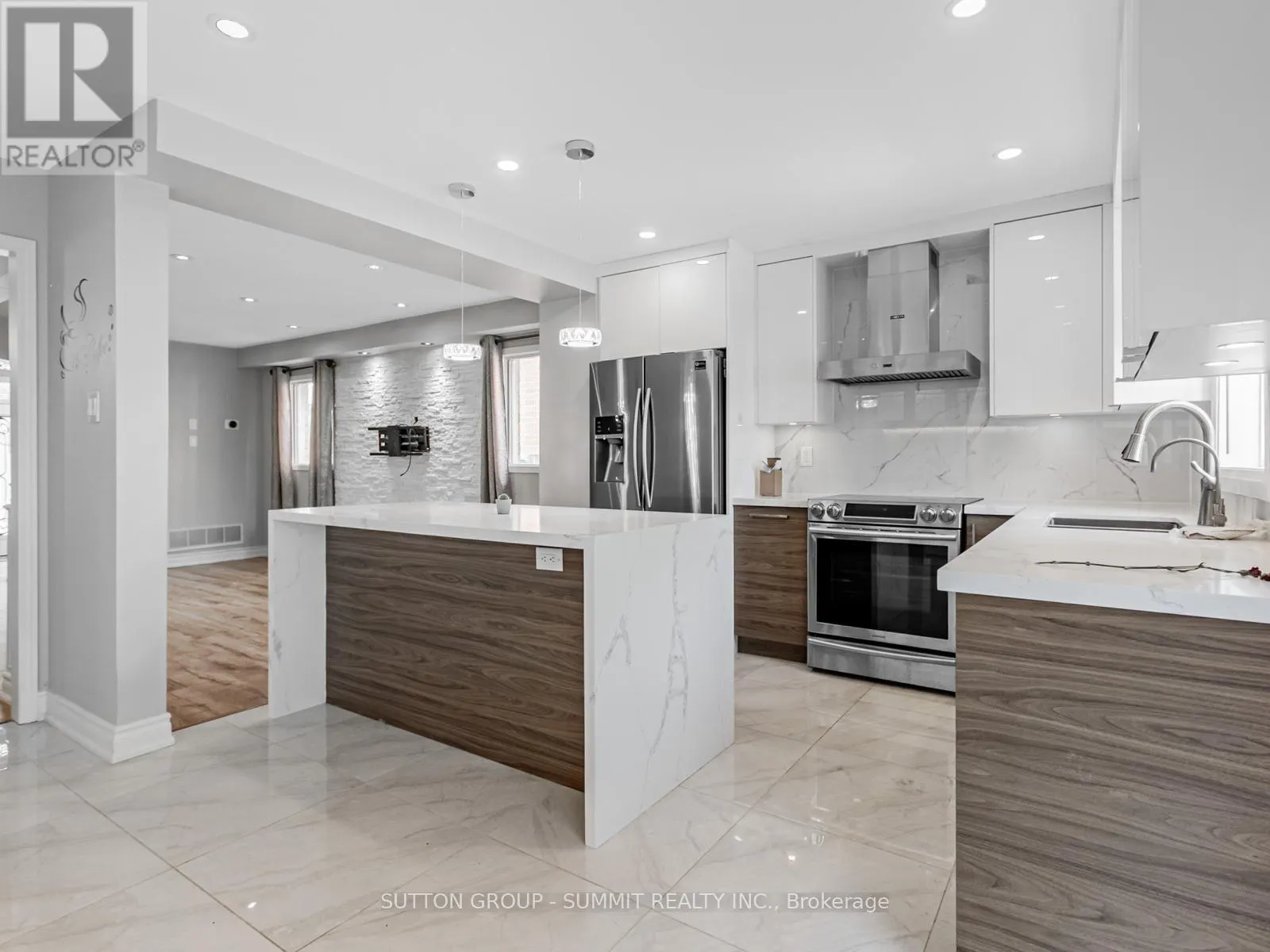 UPPER - 5453 PALMERSTON CRESCENT
