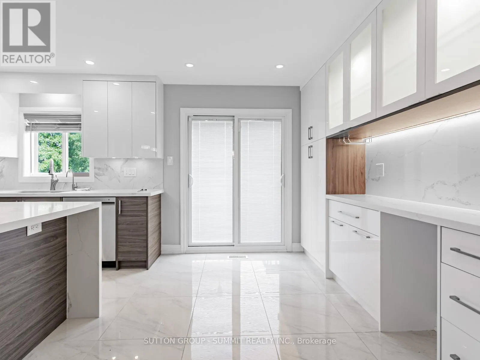 UPPER - 5453 PALMERSTON CRESCENT