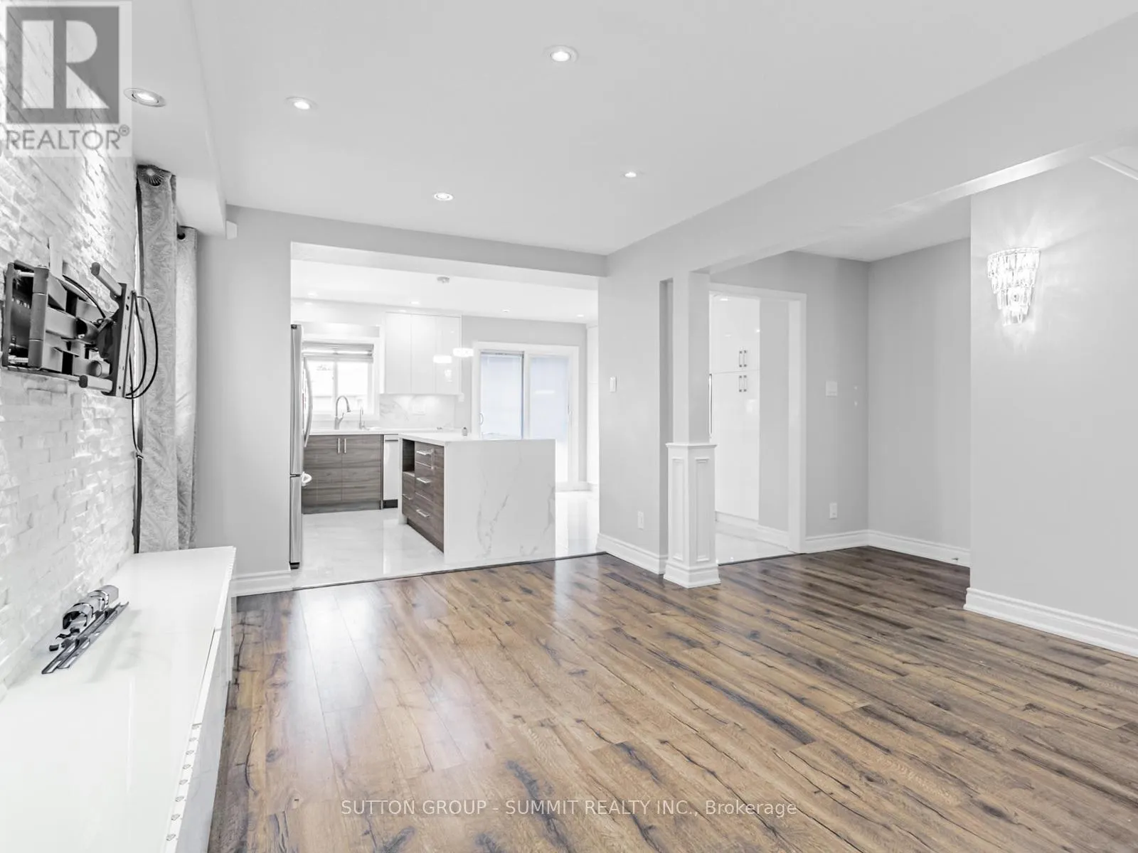 UPPER - 5453 PALMERSTON CRESCENT