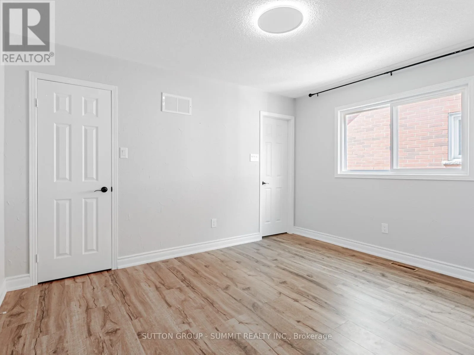UPPER - 5453 PALMERSTON CRESCENT