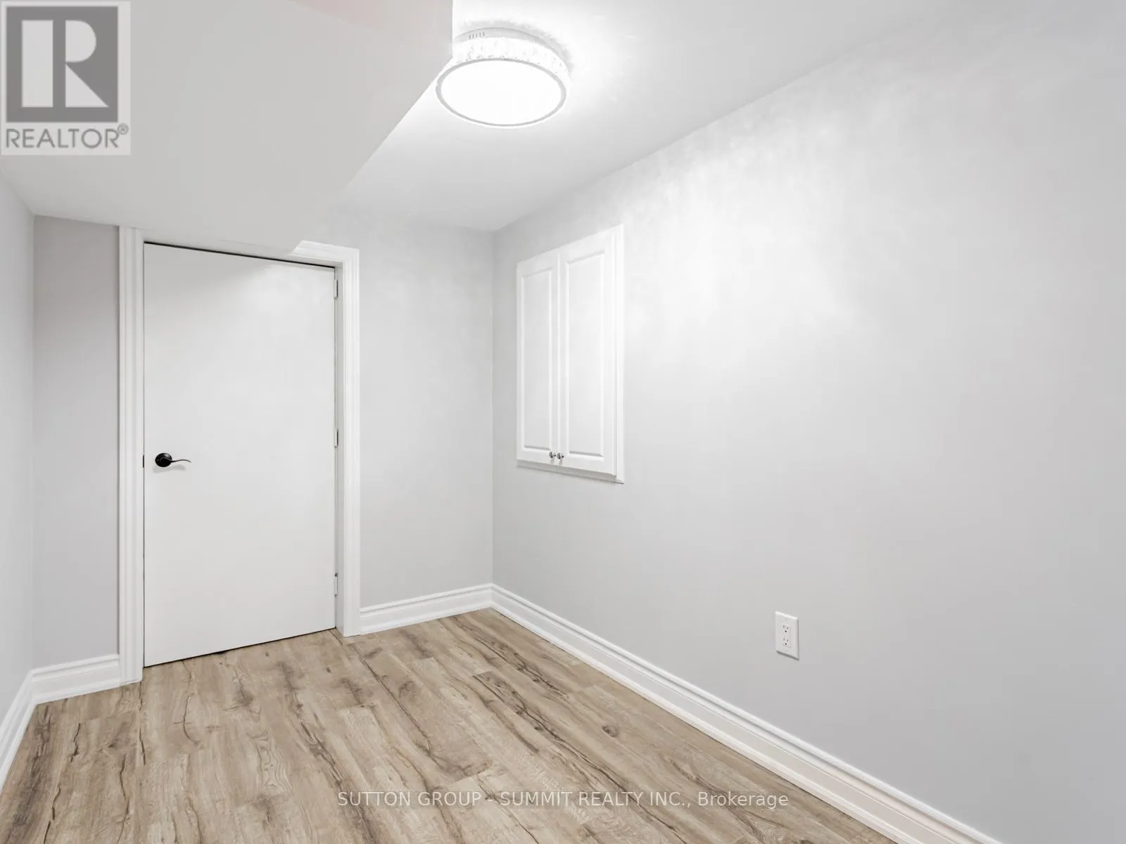 UPPER - 5453 PALMERSTON CRESCENT