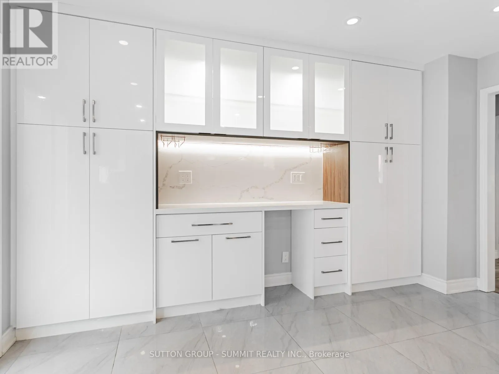 UPPER - 5453 PALMERSTON CRESCENT
