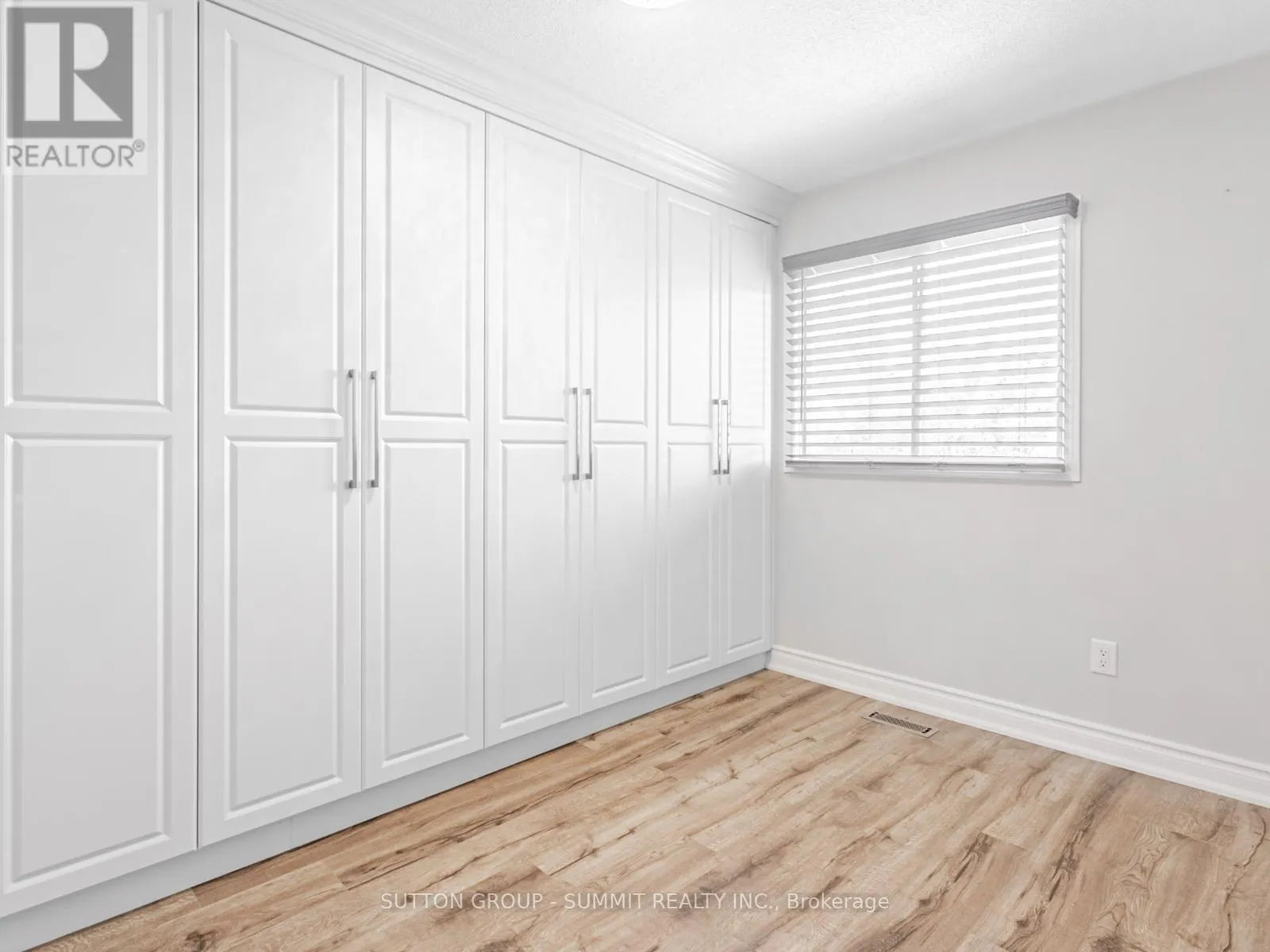 UPPER - 5453 PALMERSTON CRESCENT