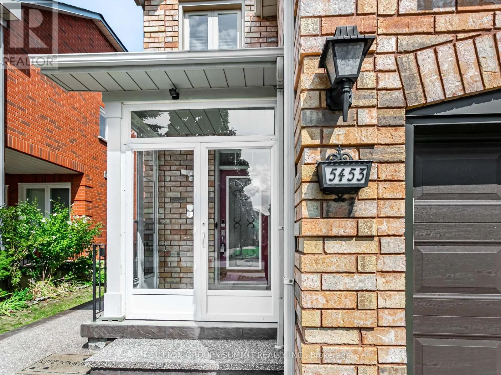 UPPER - 5453 PALMERSTON CRESCENT