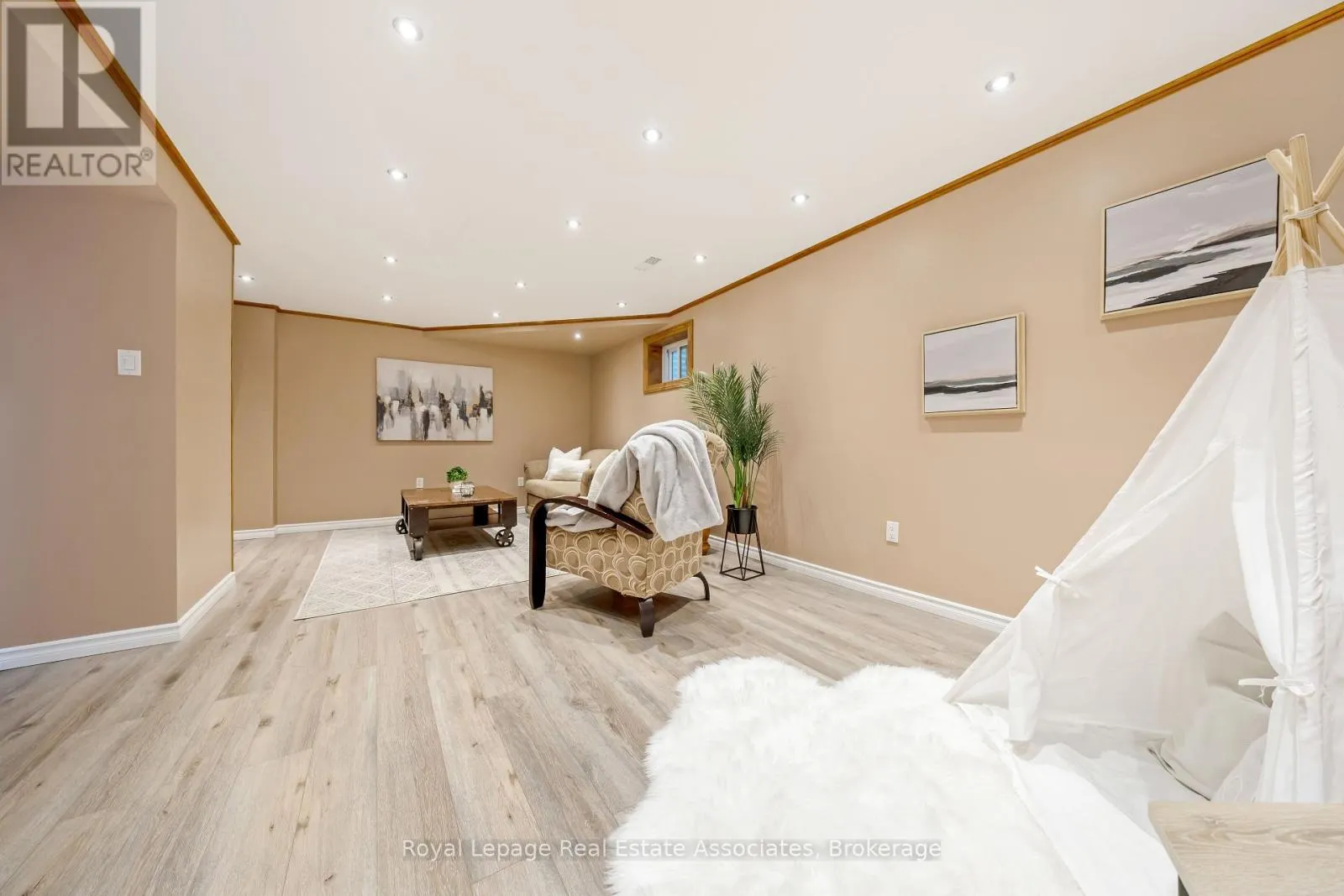 3104 AUTUMN HILL CRESCENT
