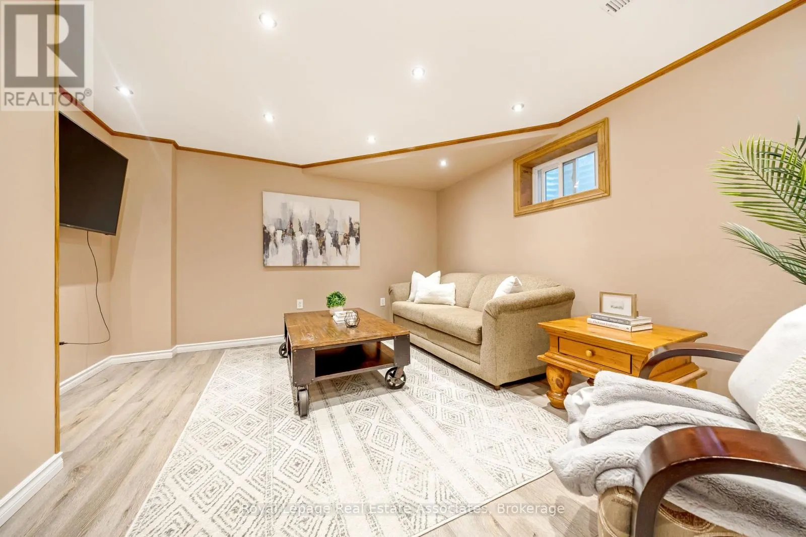 3104 AUTUMN HILL CRESCENT