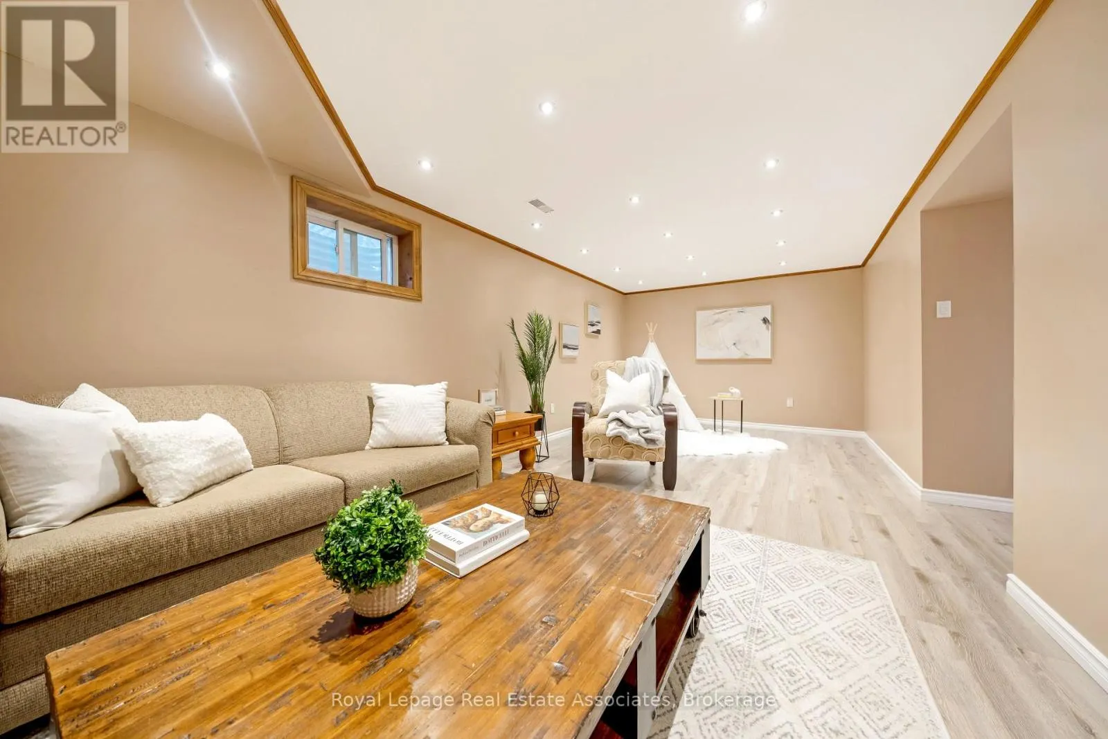 3104 AUTUMN HILL CRESCENT