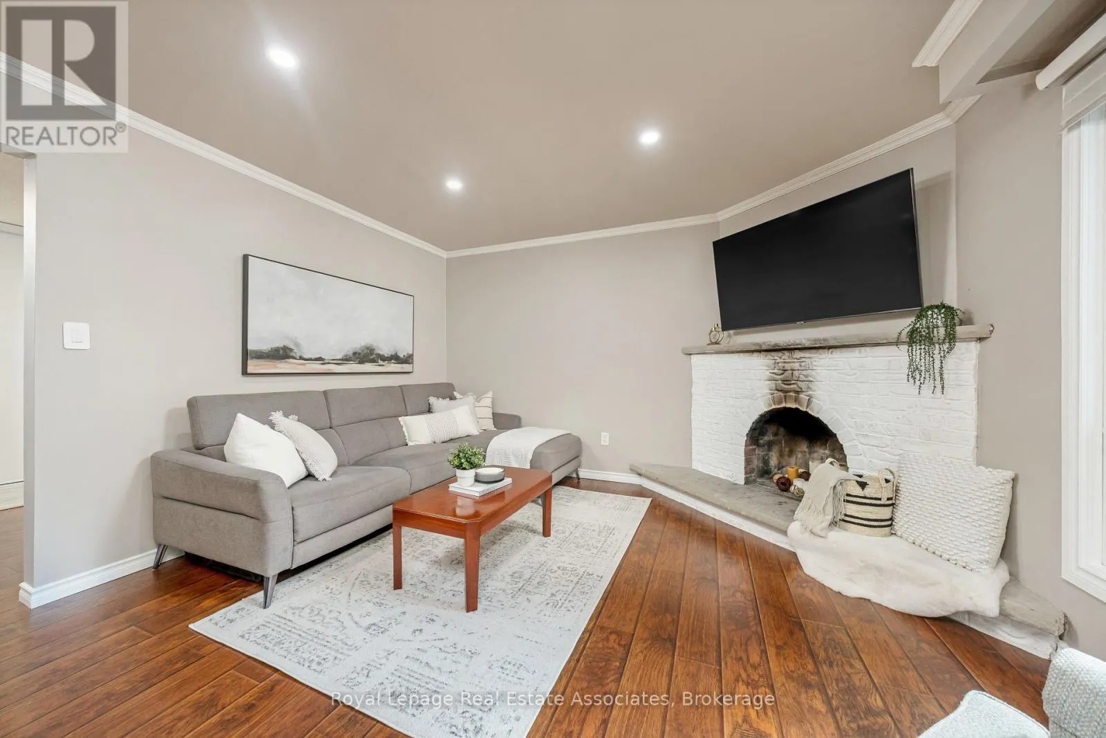 3104 AUTUMN HILL CRESCENT
