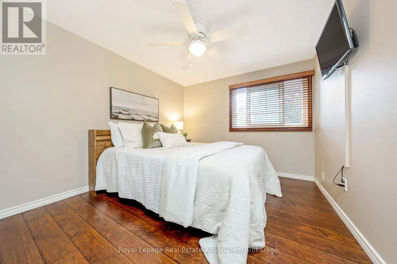 3104 AUTUMN HILL CRESCENT