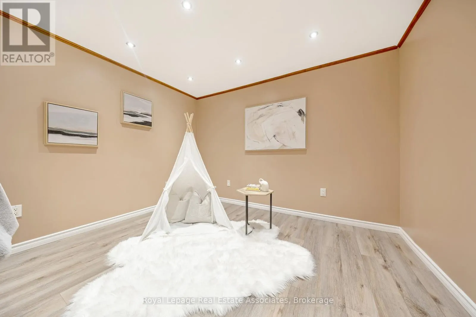 3104 AUTUMN HILL CRESCENT