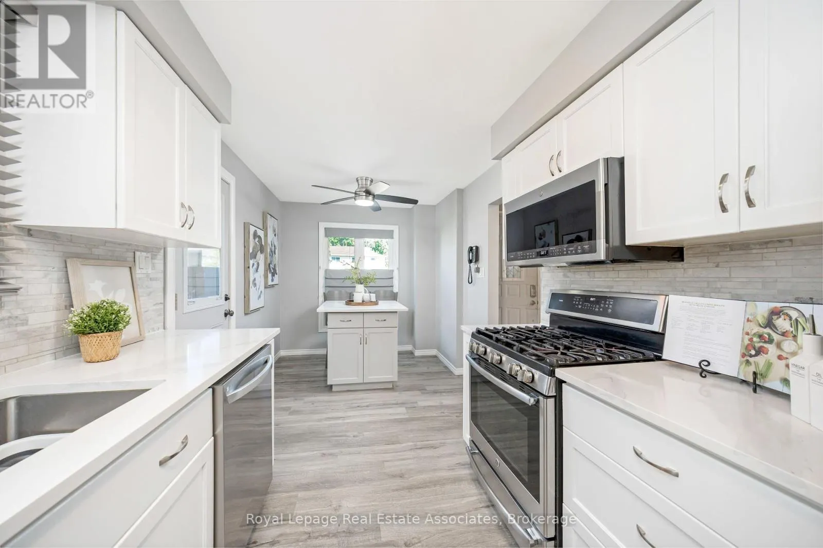 3104 AUTUMN HILL CRESCENT