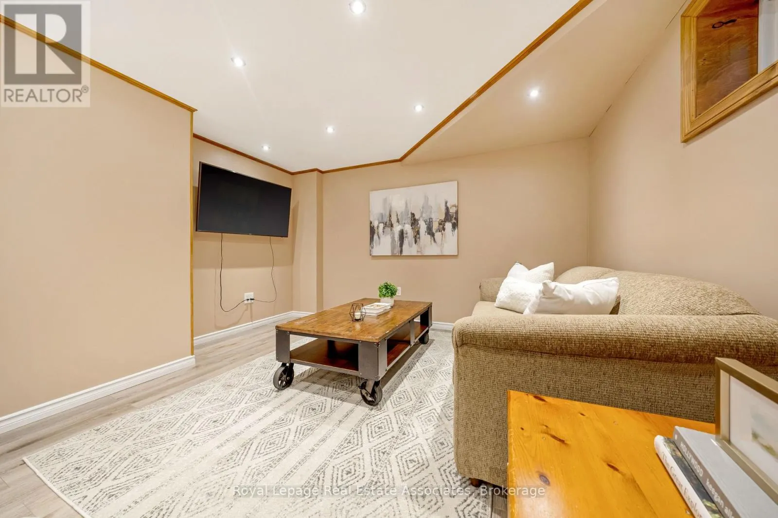 3104 AUTUMN HILL CRESCENT