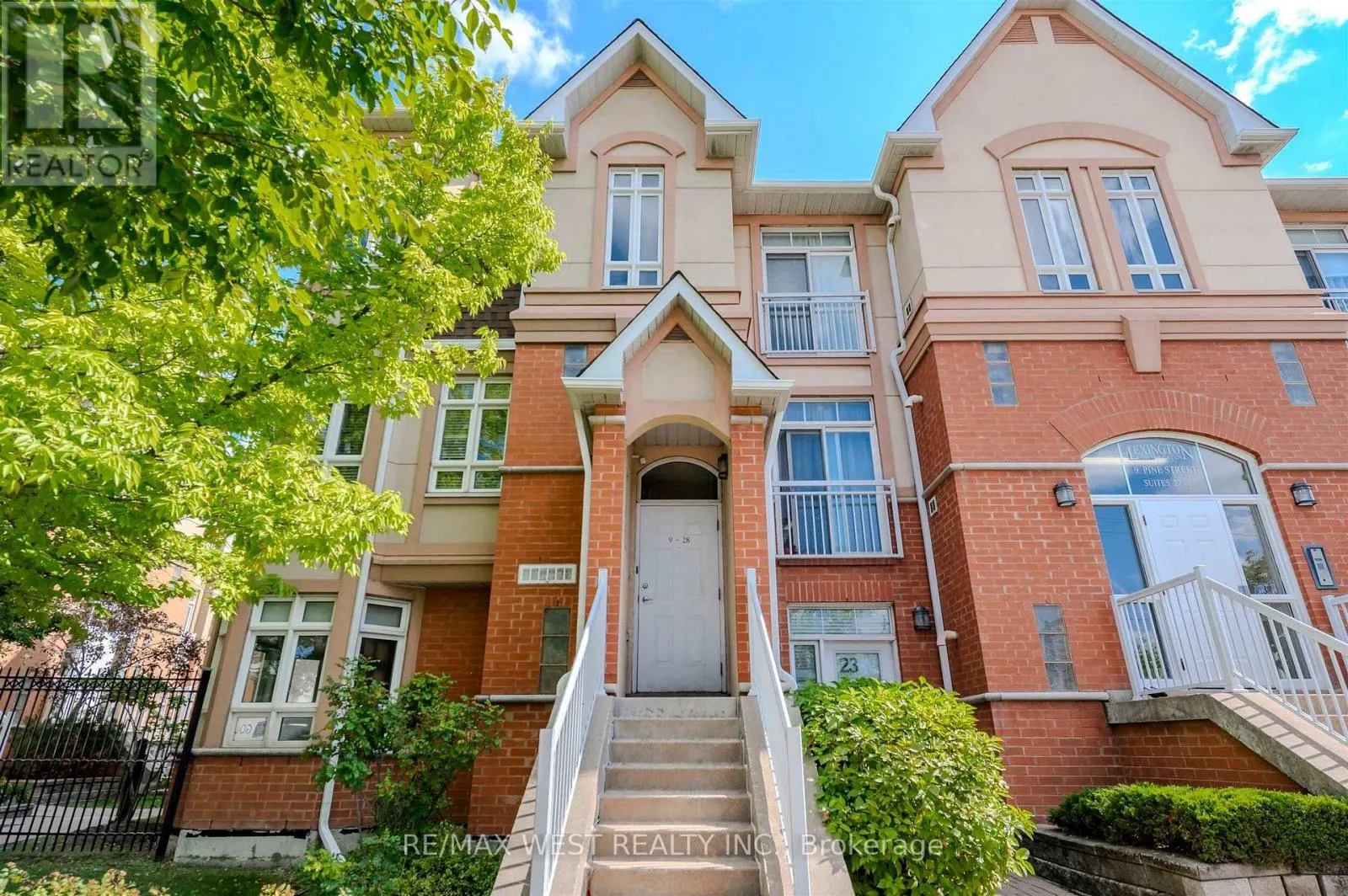 28 - 9 PINE STREET