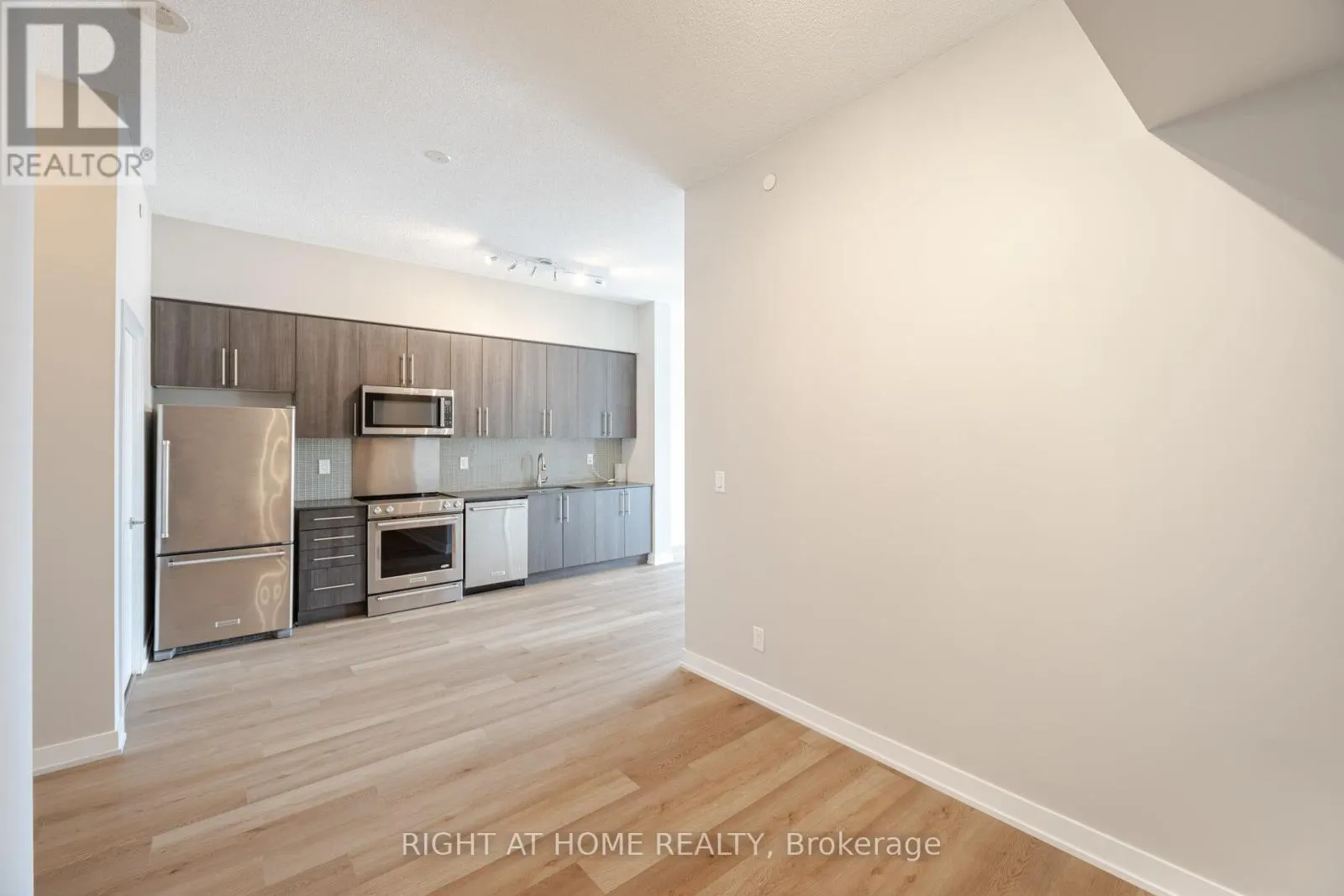 715 - 4011 BRICKSTONE MEWS