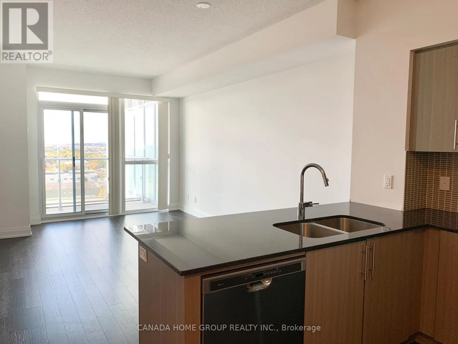 1410 - 65 SPEERS ROAD
