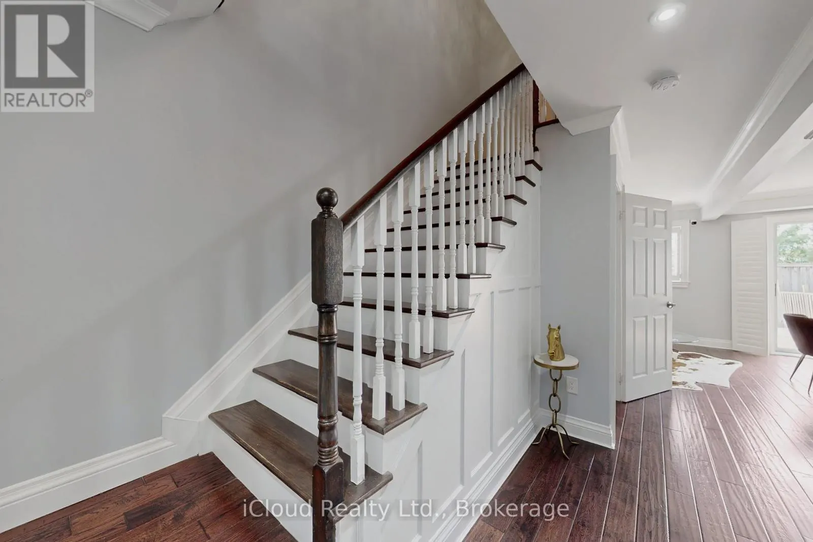 5138 LAMPMAN AVENUE