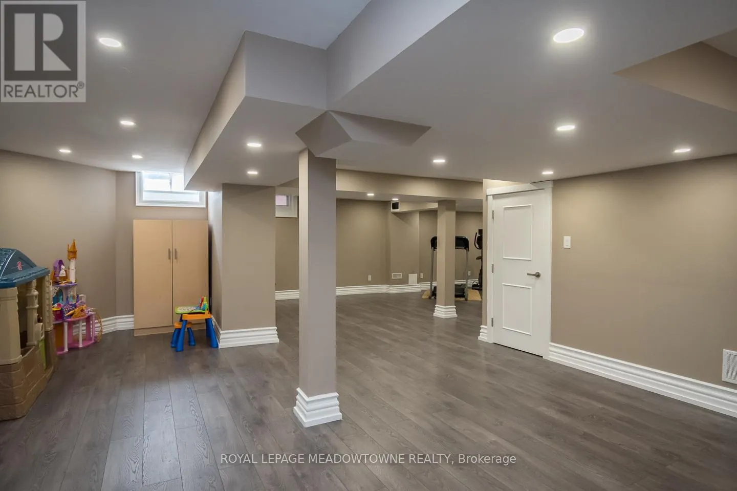 5971 GROSSBEAK DRIVE
