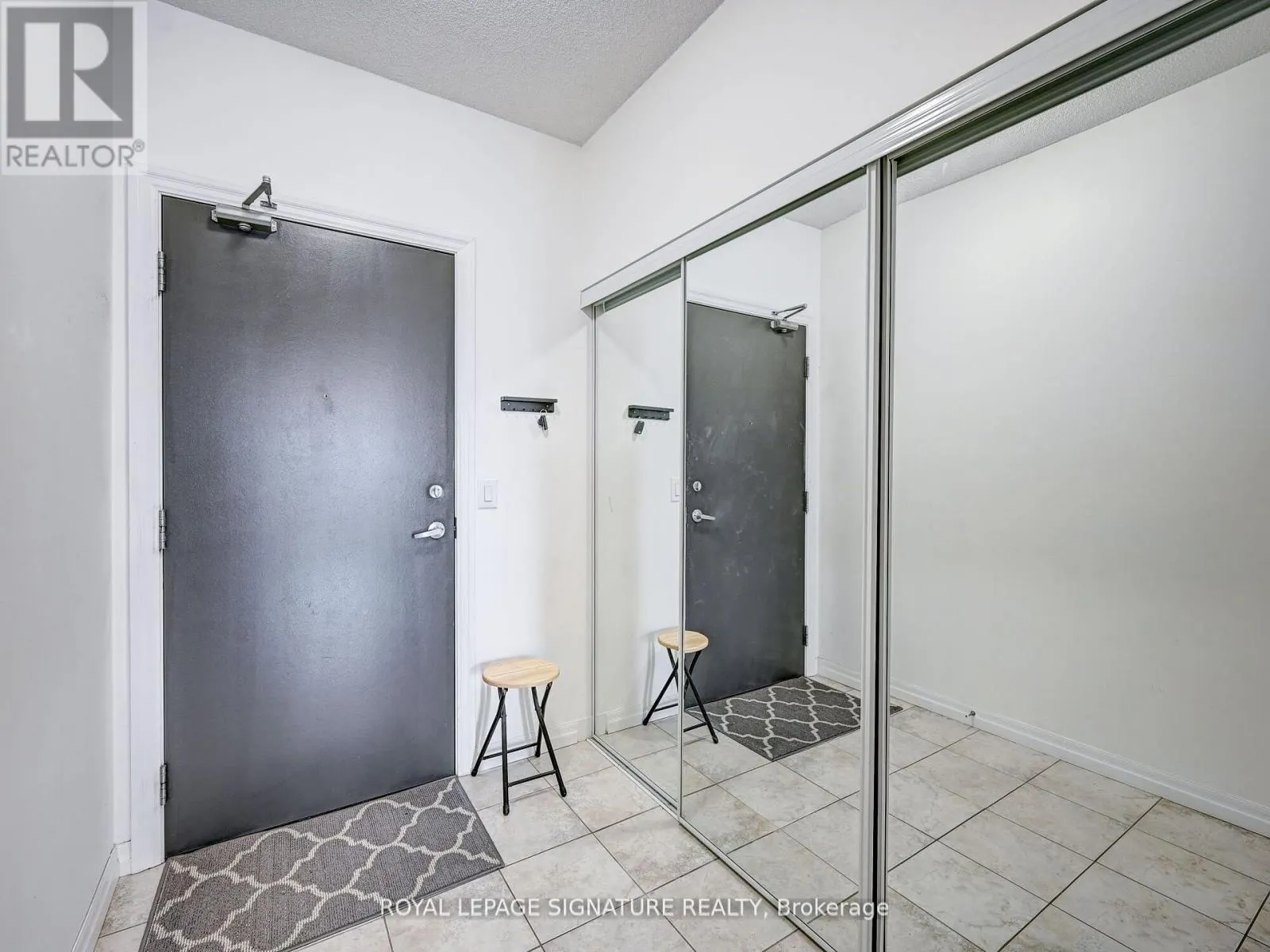 2712 - 223 WEBB DRIVE