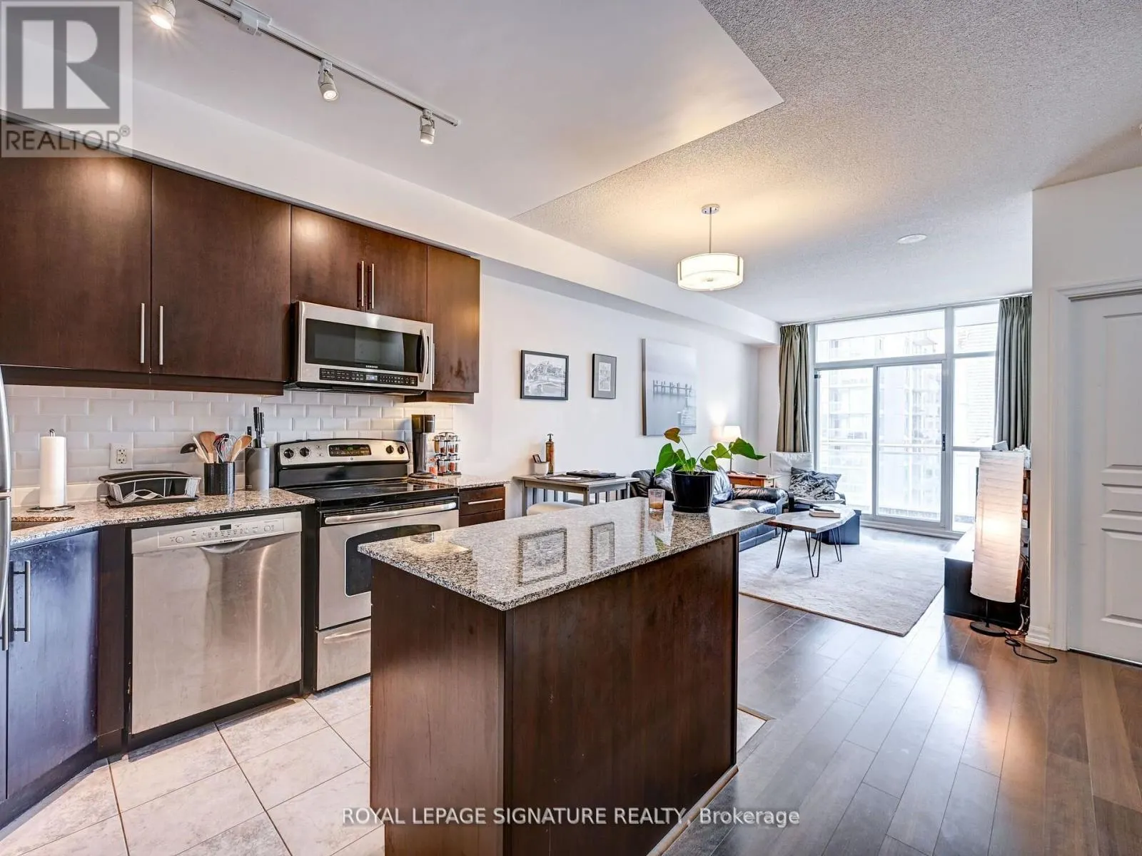 2712 - 223 WEBB DRIVE