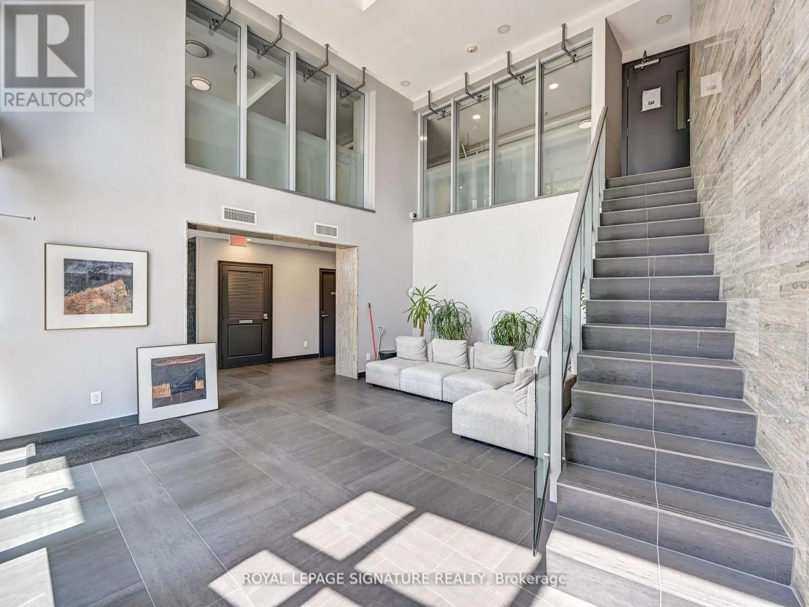 2712 - 223 WEBB DRIVE