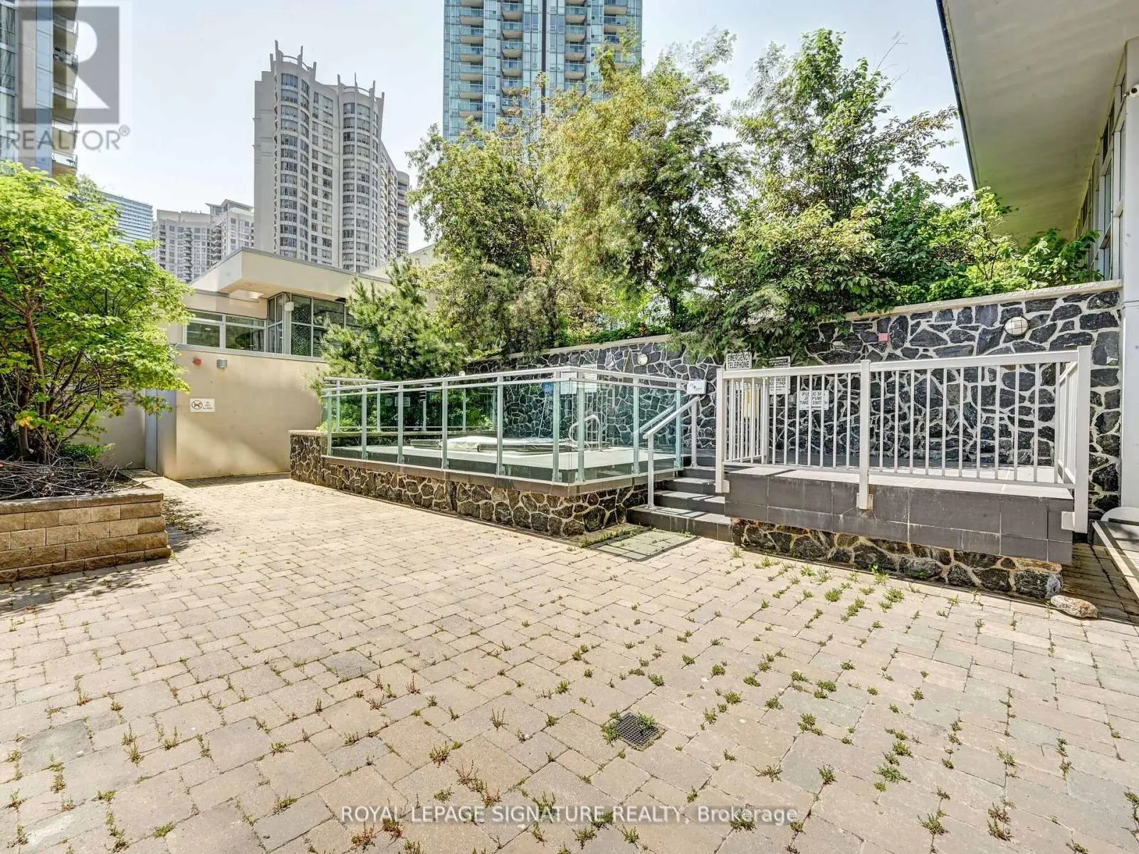 2712 - 223 WEBB DRIVE