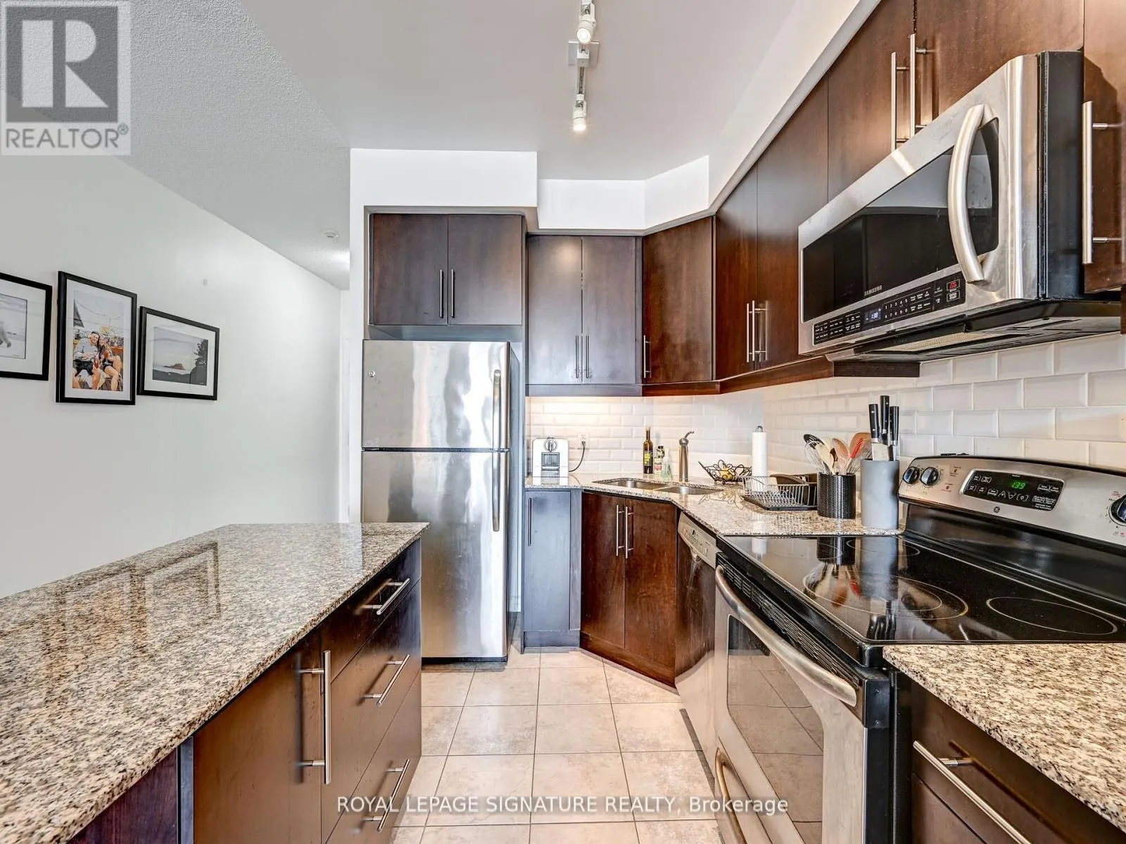 2712 - 223 WEBB DRIVE
