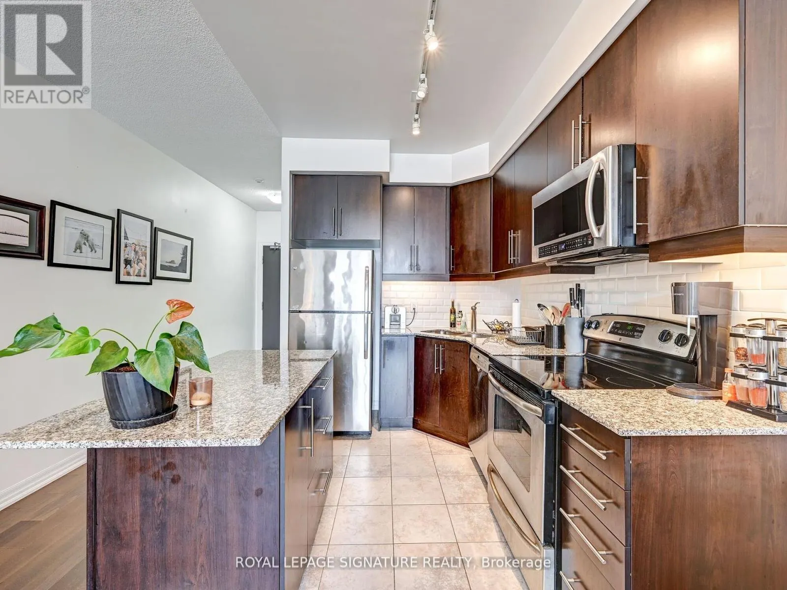 2712 - 223 WEBB DRIVE