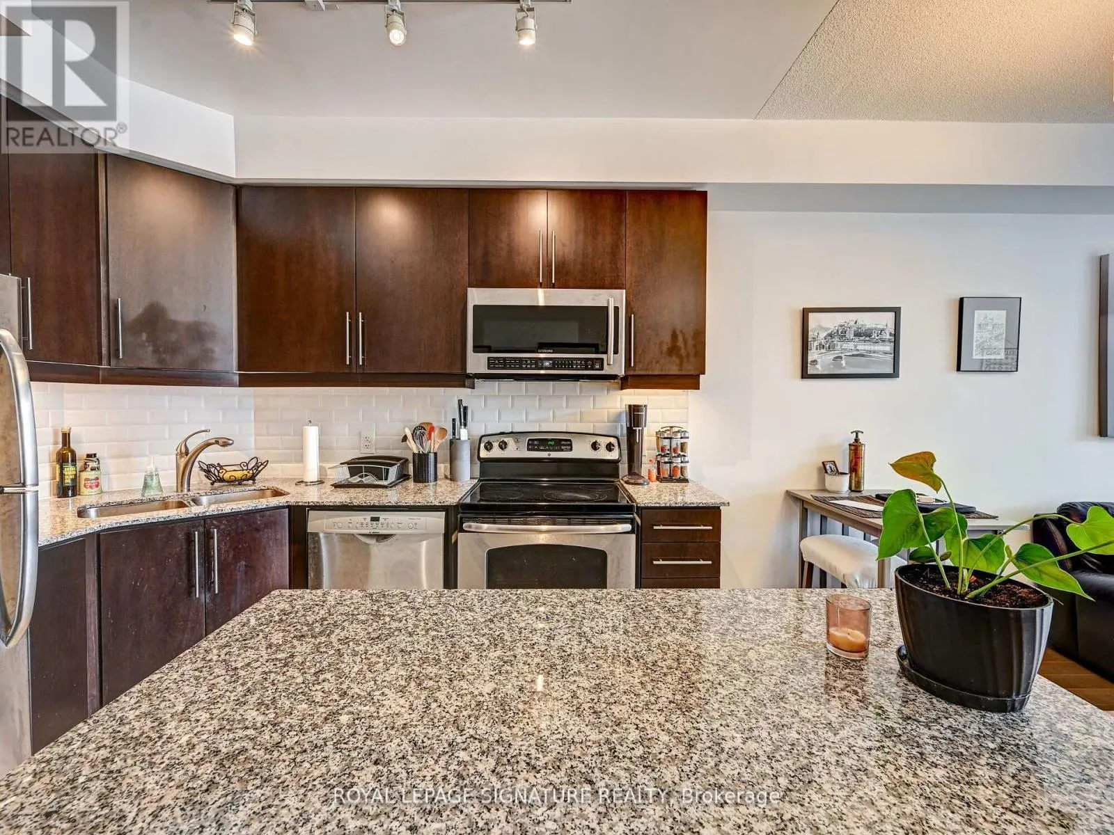 2712 - 223 WEBB DRIVE