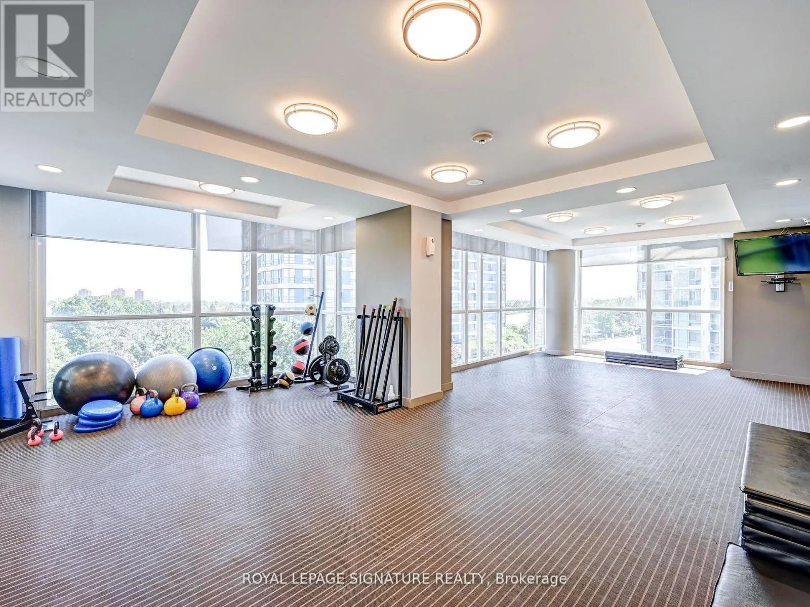 2712 - 223 WEBB DRIVE