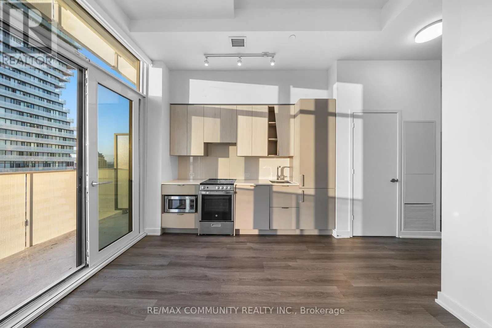 2510 - 3883 QUARTZ ROAD